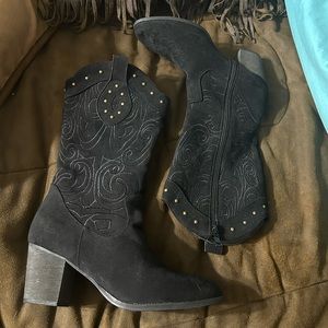 Womens size 8 velvet black boots